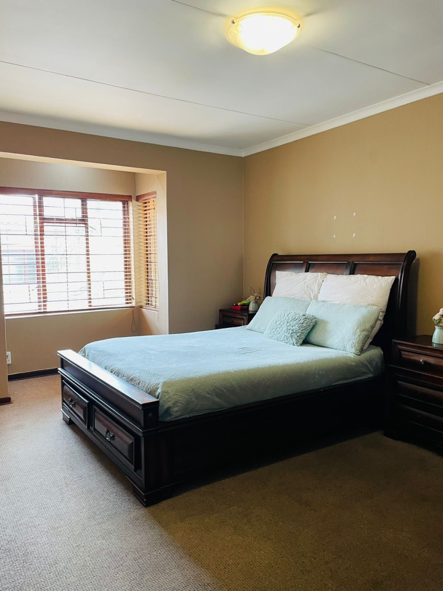 5 Bedroom Property for Sale in Chancliff Ridge Gauteng