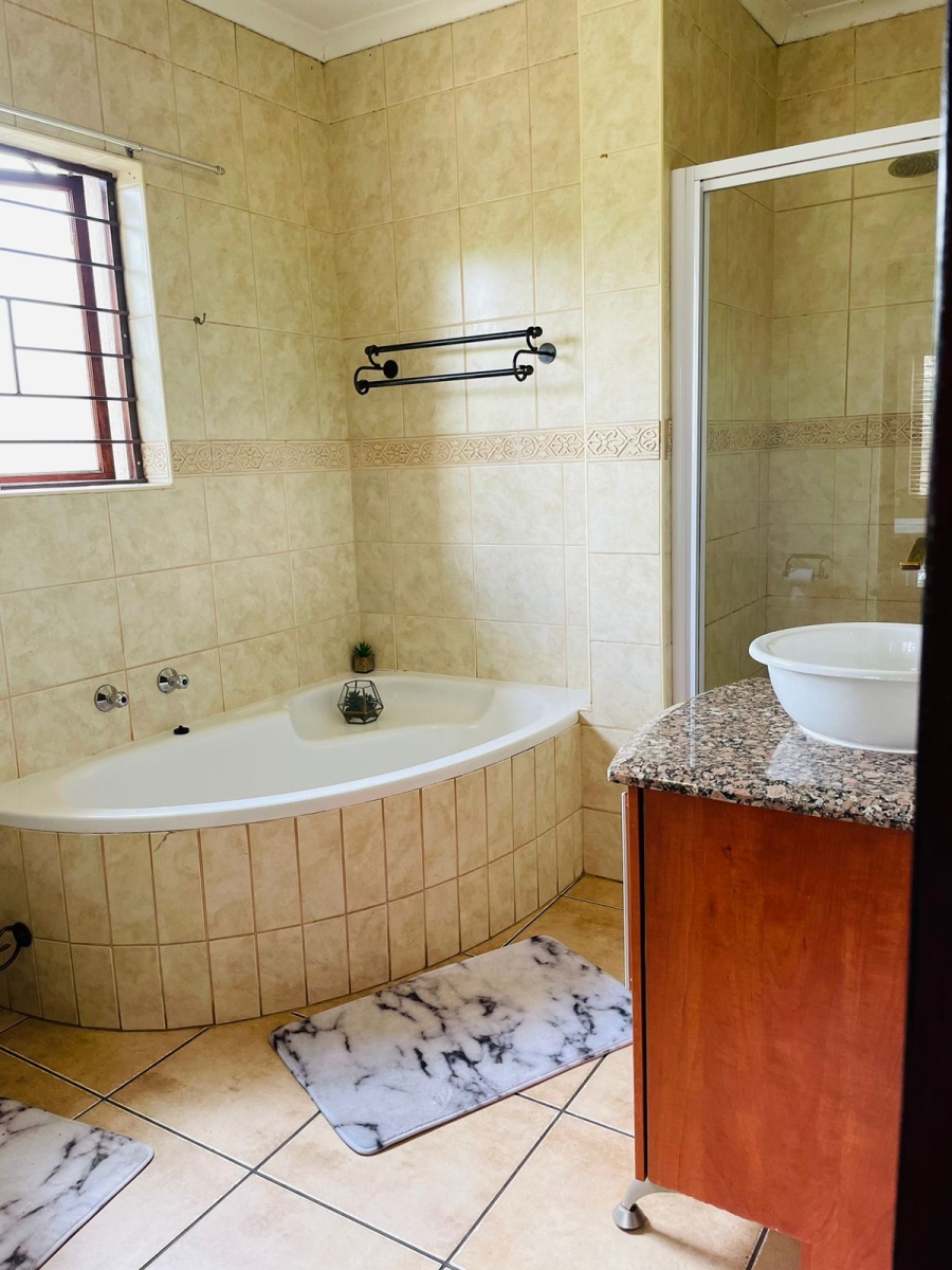 5 Bedroom Property for Sale in Chancliff Ridge Gauteng