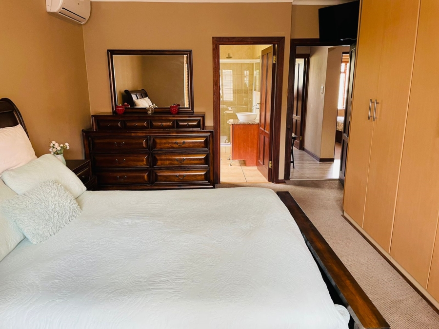 5 Bedroom Property for Sale in Chancliff Ridge Gauteng