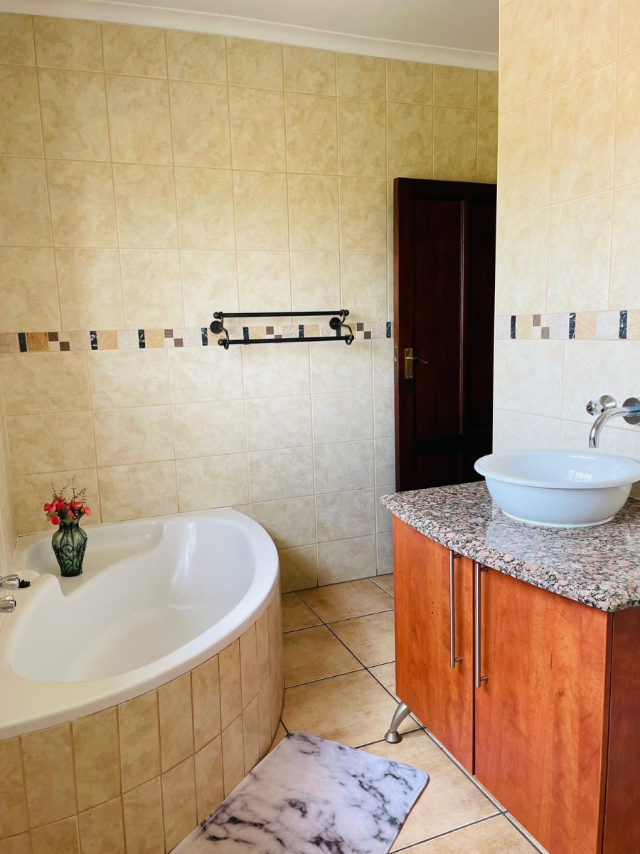 5 Bedroom Property for Sale in Chancliff Ridge Gauteng