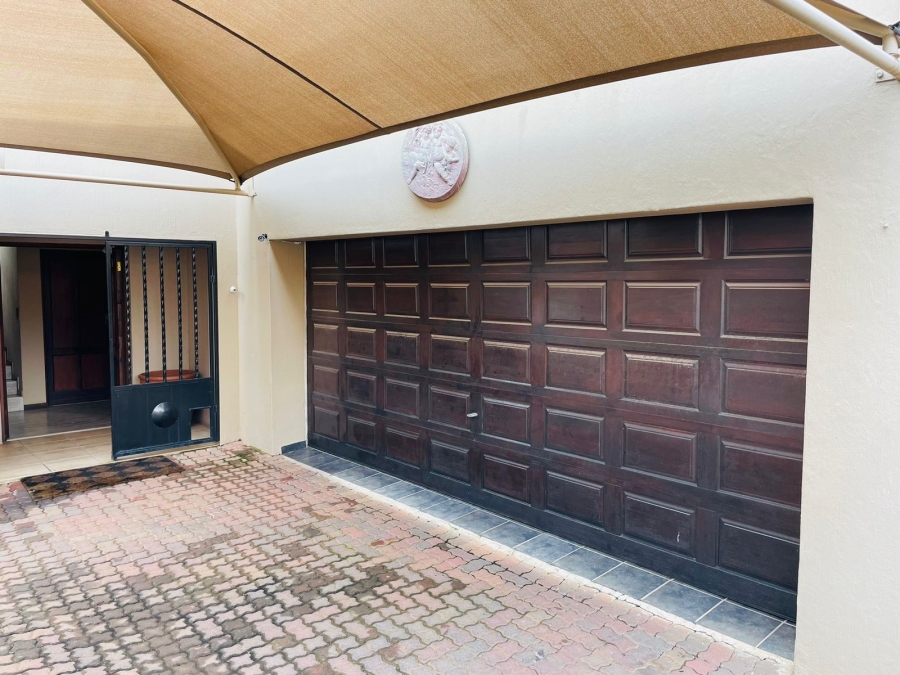 5 Bedroom Property for Sale in Chancliff Ridge Gauteng