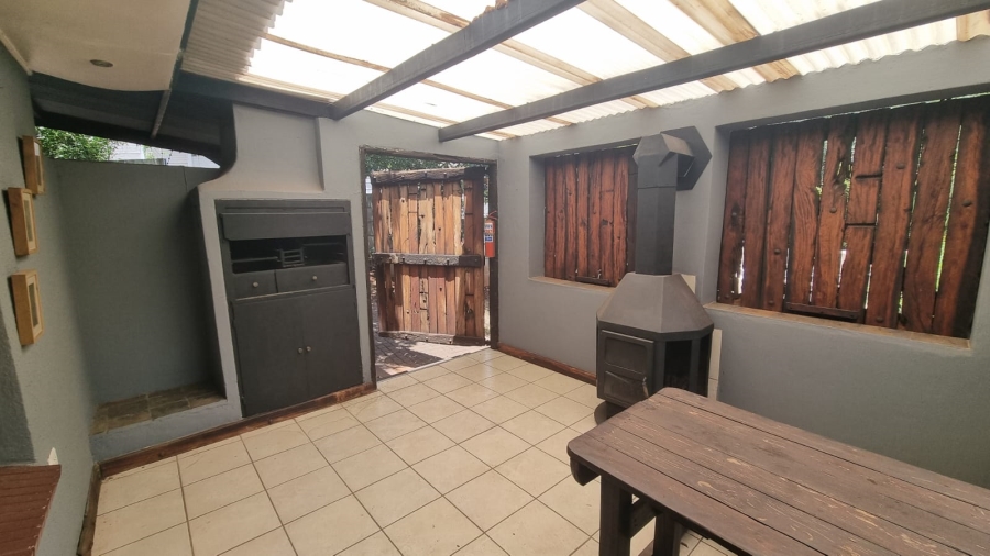 3 Bedroom Property for Sale in Roodekrans Gauteng