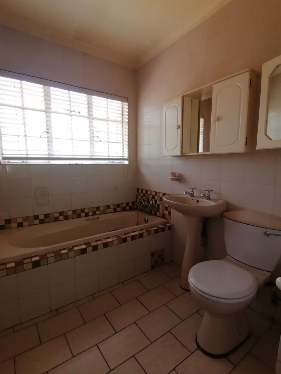 3 Bedroom Property for Sale in Roodekrans Gauteng