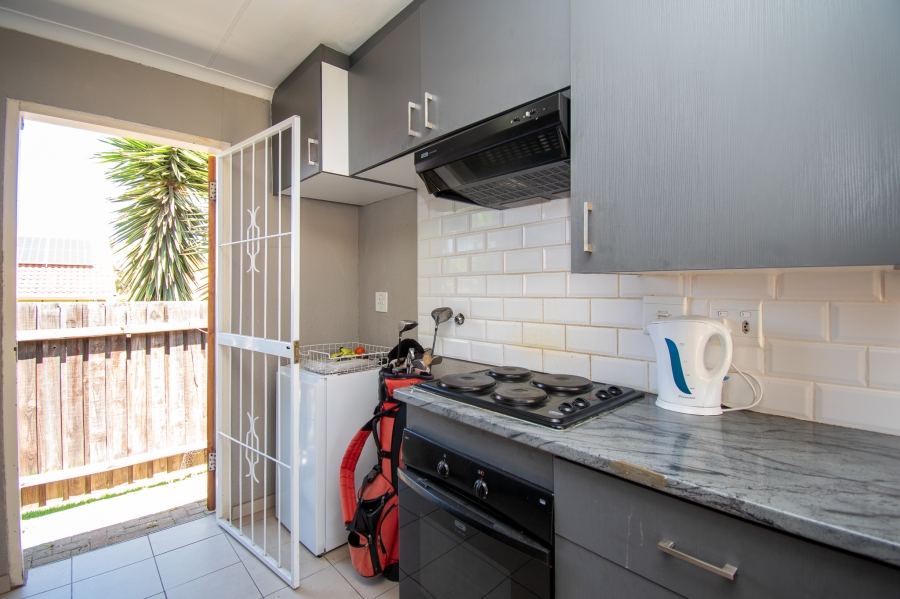 2 Bedroom Property for Sale in Allens Nek Gauteng