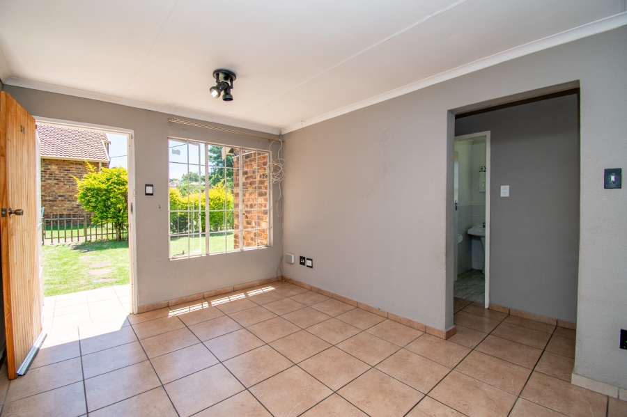 2 Bedroom Property for Sale in Allens Nek Gauteng