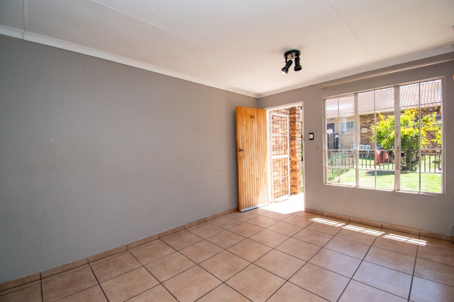 2 Bedroom Property for Sale in Allens Nek Gauteng