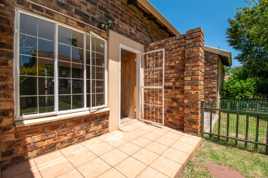 2 Bedroom Property for Sale in Allens Nek Gauteng