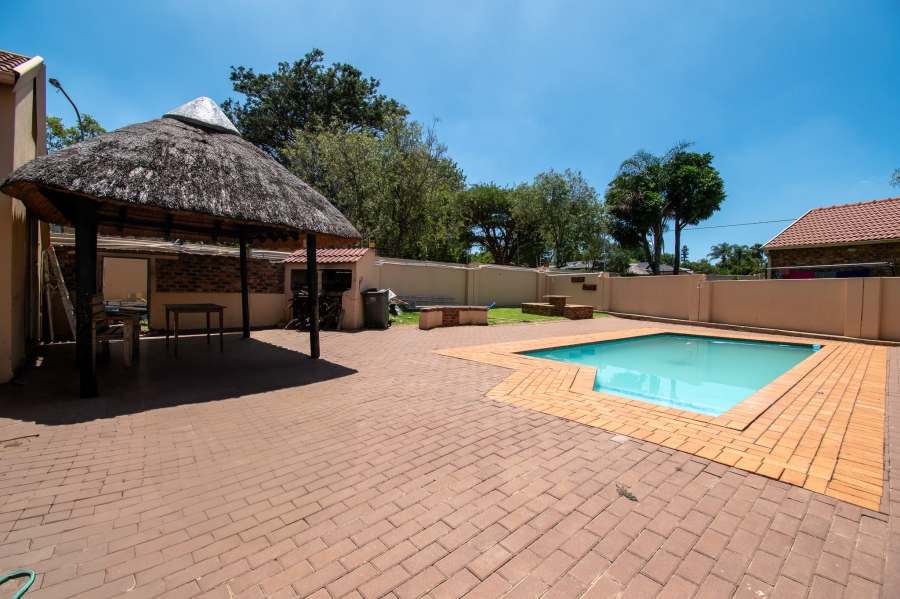 2 Bedroom Property for Sale in Allens Nek Gauteng