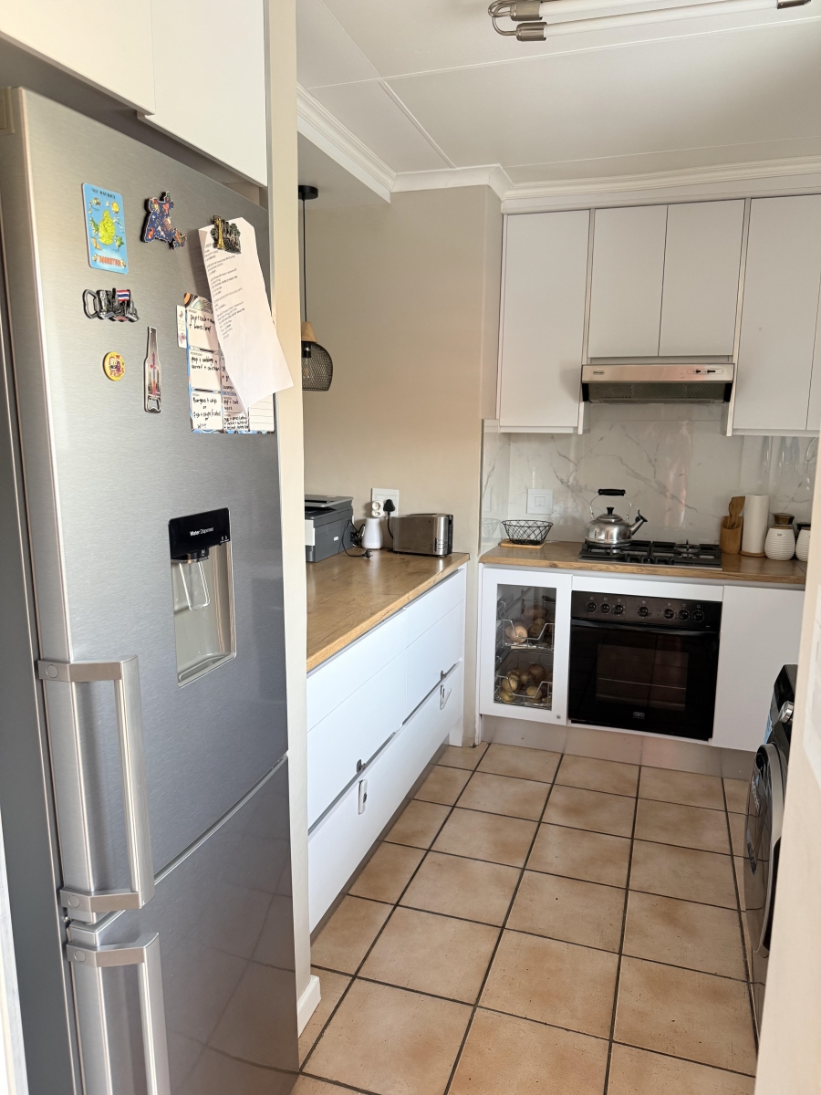 To Let 2 Bedroom Property for Rent in Die Hoewes Gauteng