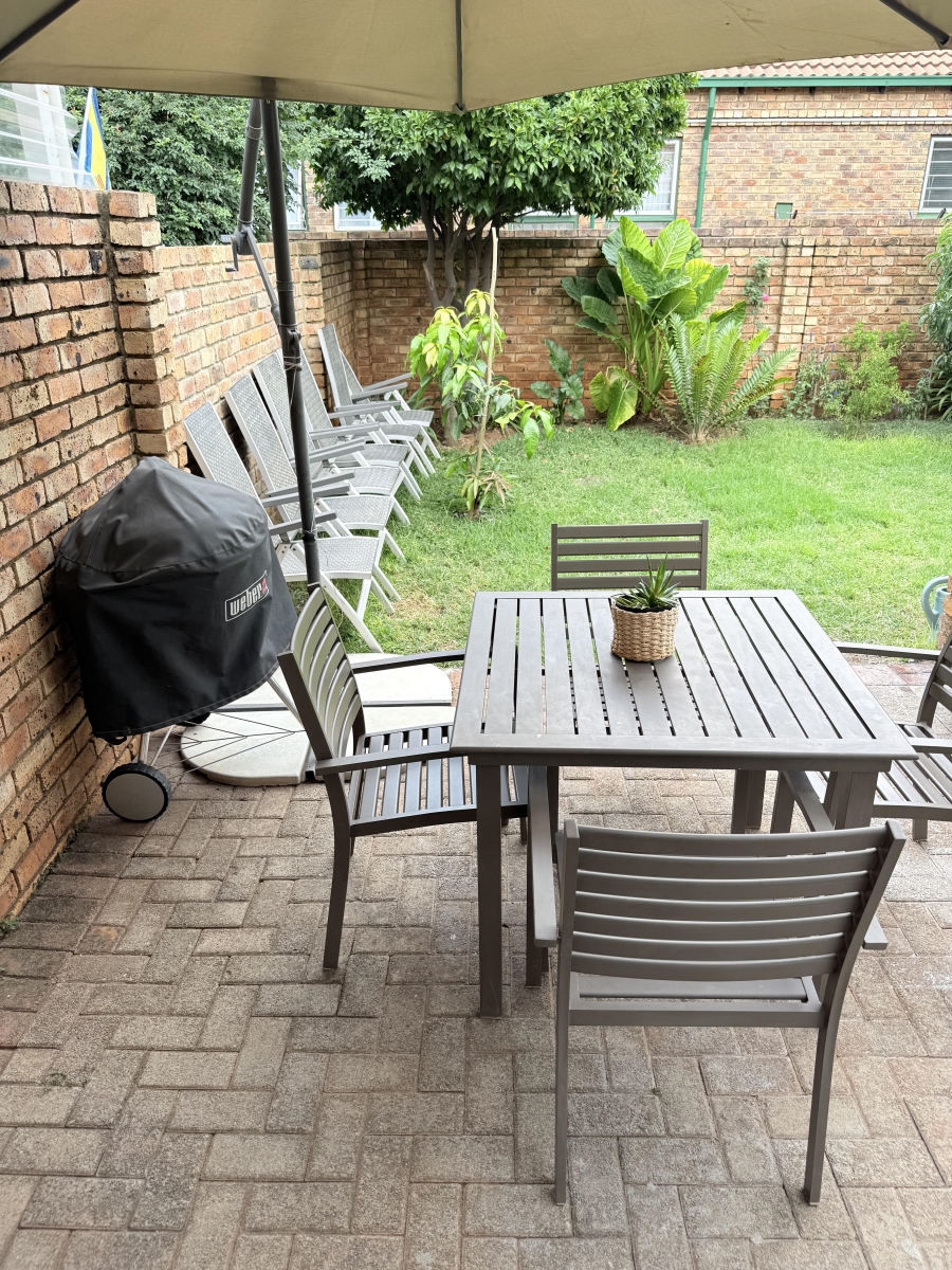 To Let 2 Bedroom Property for Rent in Die Hoewes Gauteng