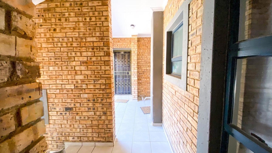 3 Bedroom Property for Sale in Cloverdene Gauteng