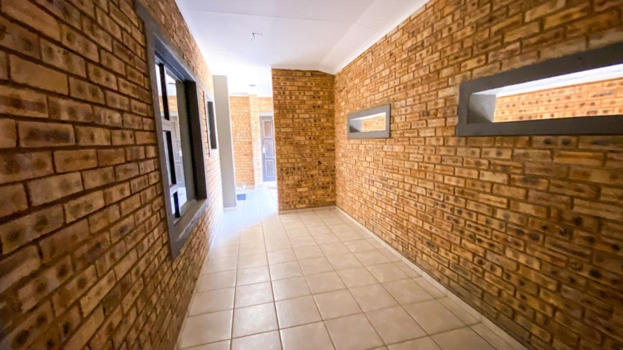 3 Bedroom Property for Sale in Cloverdene Gauteng