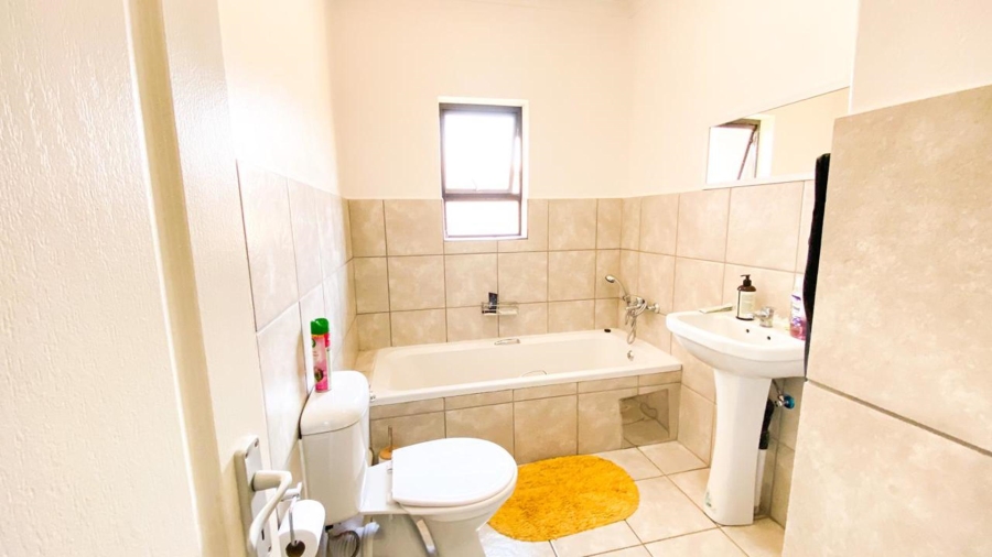 3 Bedroom Property for Sale in Crystal Park Gauteng