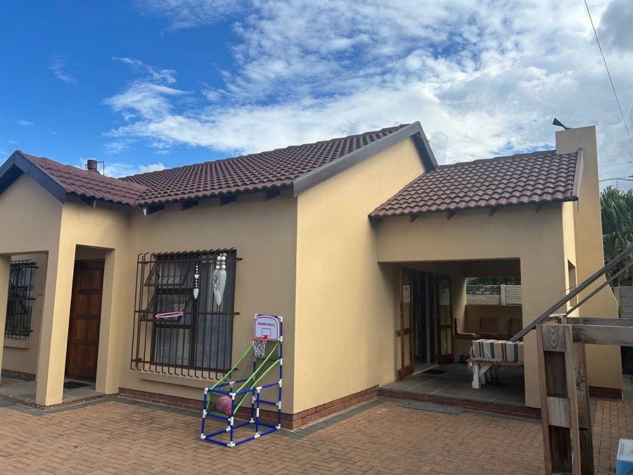 To Let 3 Bedroom Property for Rent in Waverley Gauteng