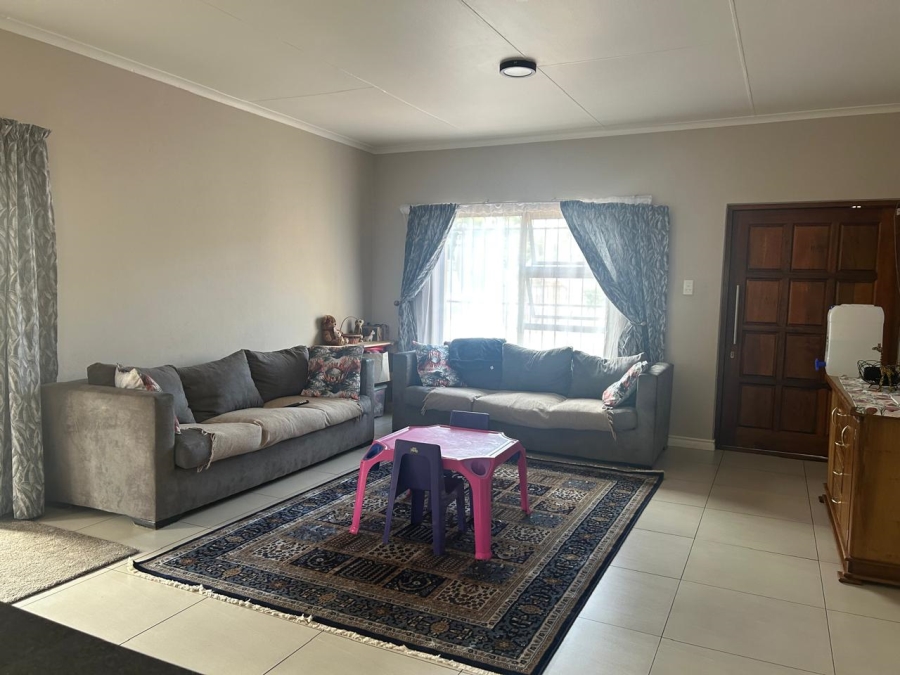 To Let 3 Bedroom Property for Rent in Waverley Gauteng