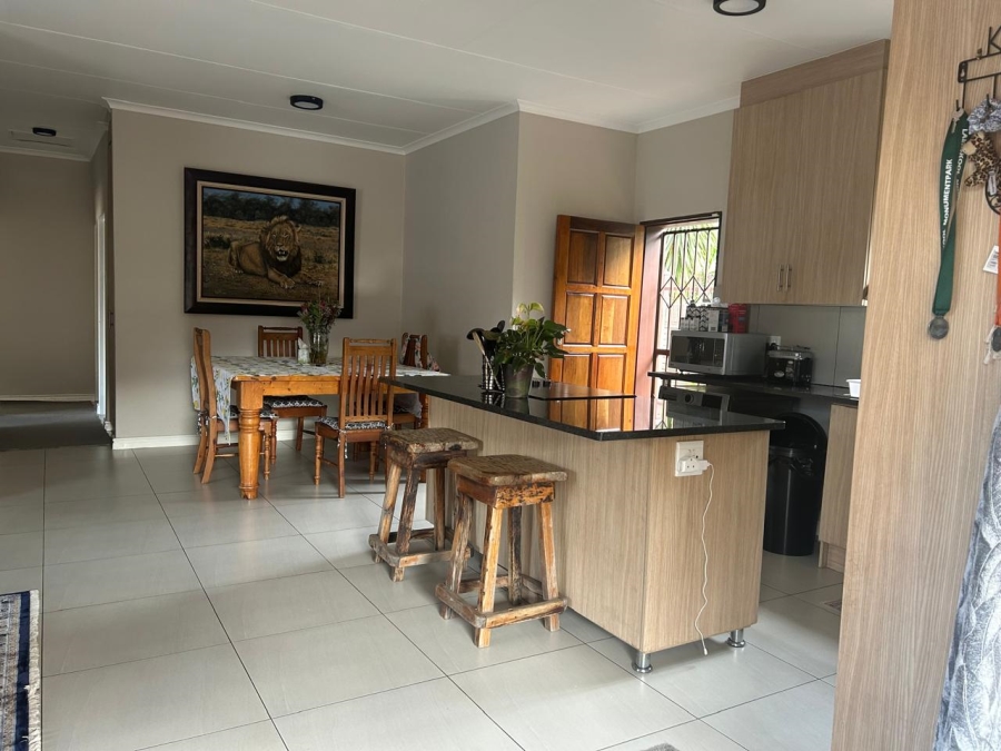 To Let 3 Bedroom Property for Rent in Waverley Gauteng