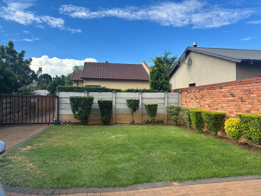 To Let 3 Bedroom Property for Rent in Waverley Gauteng