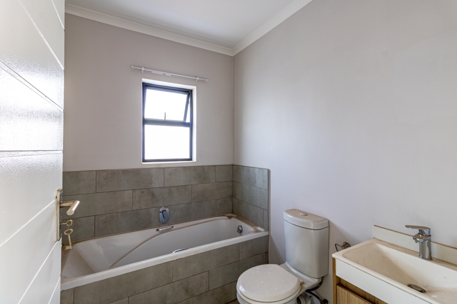 2 Bedroom Property for Sale in Lombardy Estate Gauteng