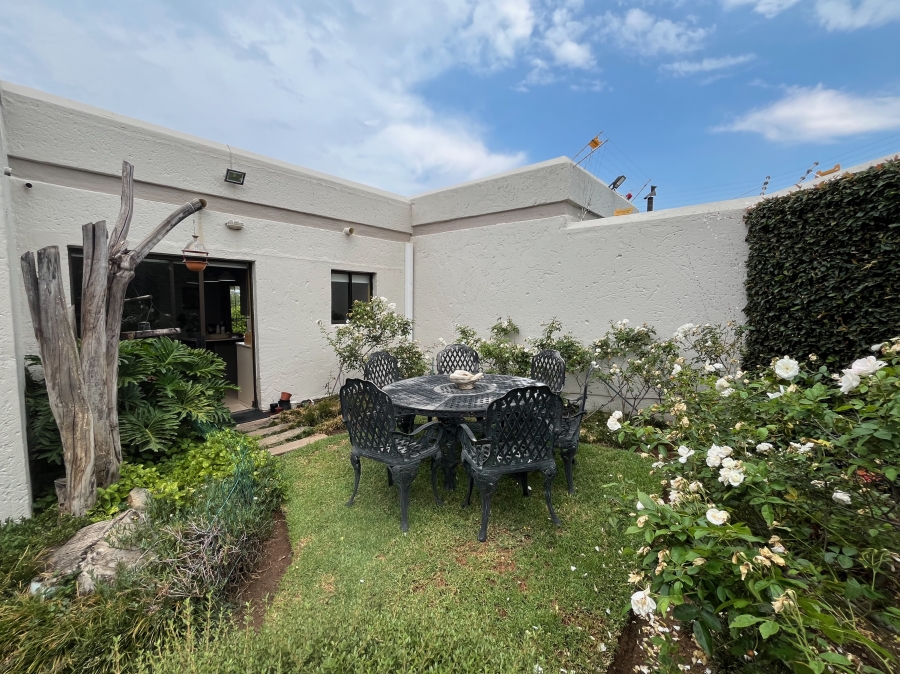 5 Bedroom Property for Sale in Moreleta Park Gauteng