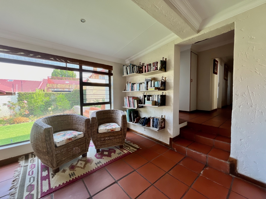 5 Bedroom Property for Sale in Moreleta Park Gauteng