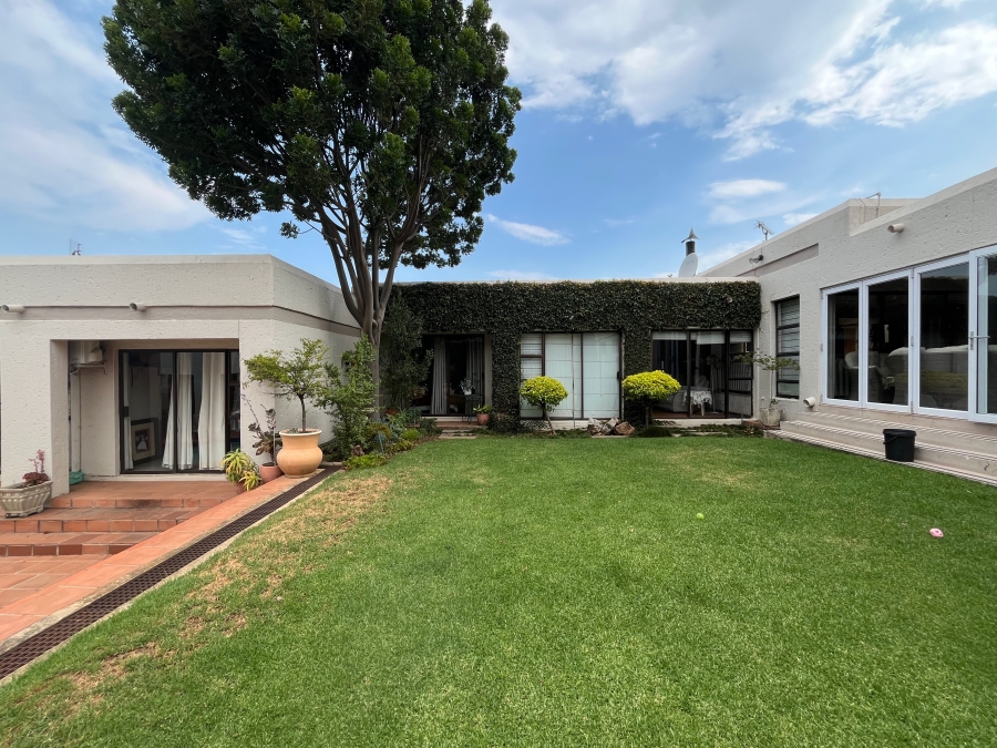 5 Bedroom Property for Sale in Moreleta Park Gauteng