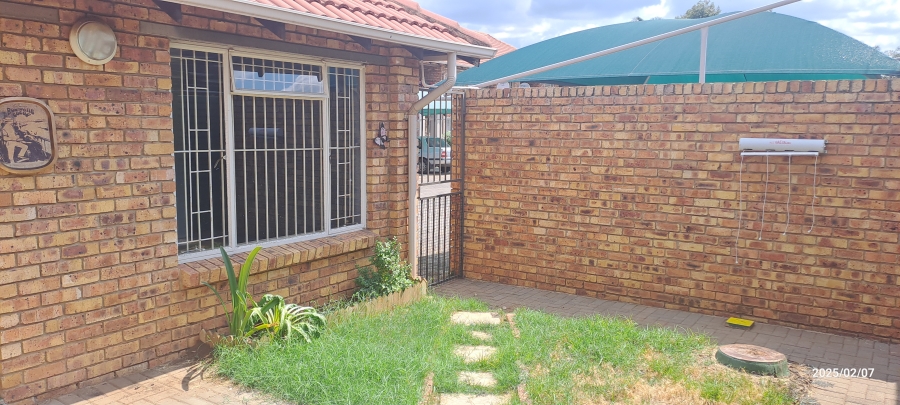 2 Bedroom Property for Sale in Rietfontein Gauteng