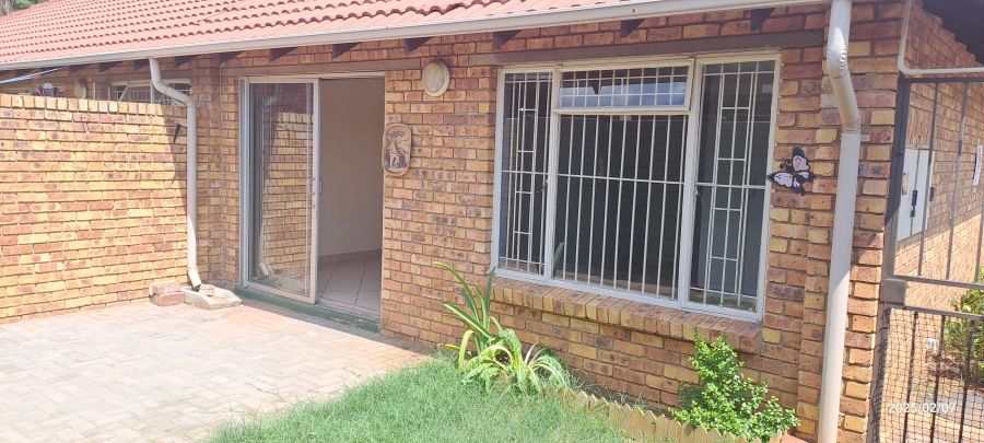 2 Bedroom Property for Sale in Rietfontein Gauteng