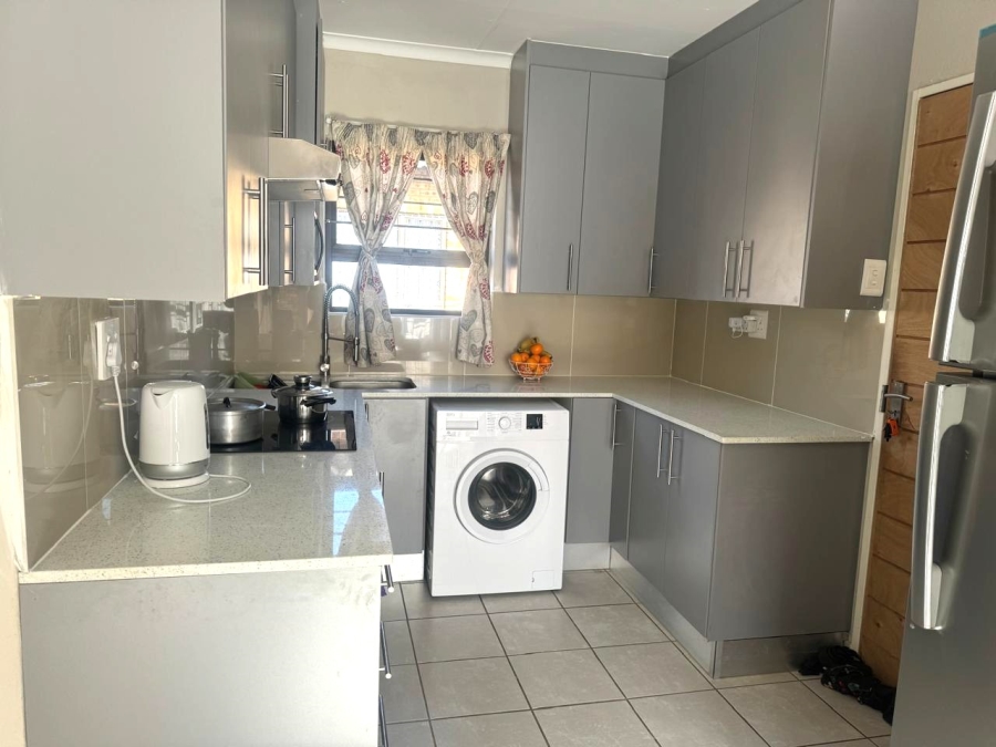 2 Bedroom Property for Sale in Dawn Park Gauteng