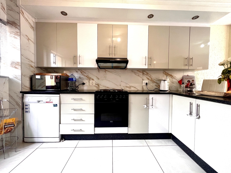 3 Bedroom Property for Sale in Lonehill Gauteng