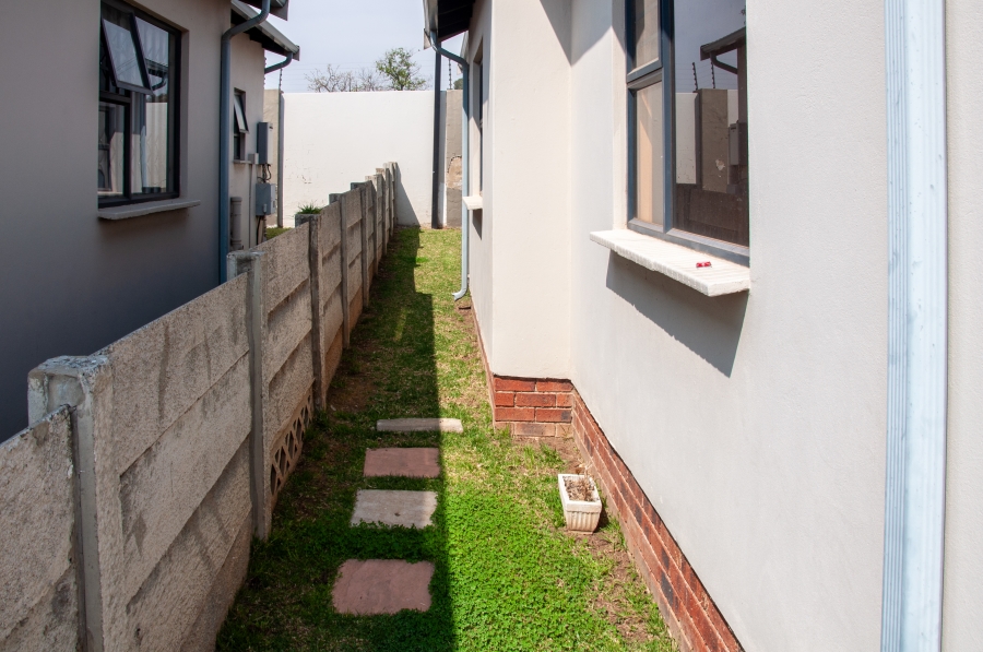 3 Bedroom Property for Sale in Noordwyk Gauteng