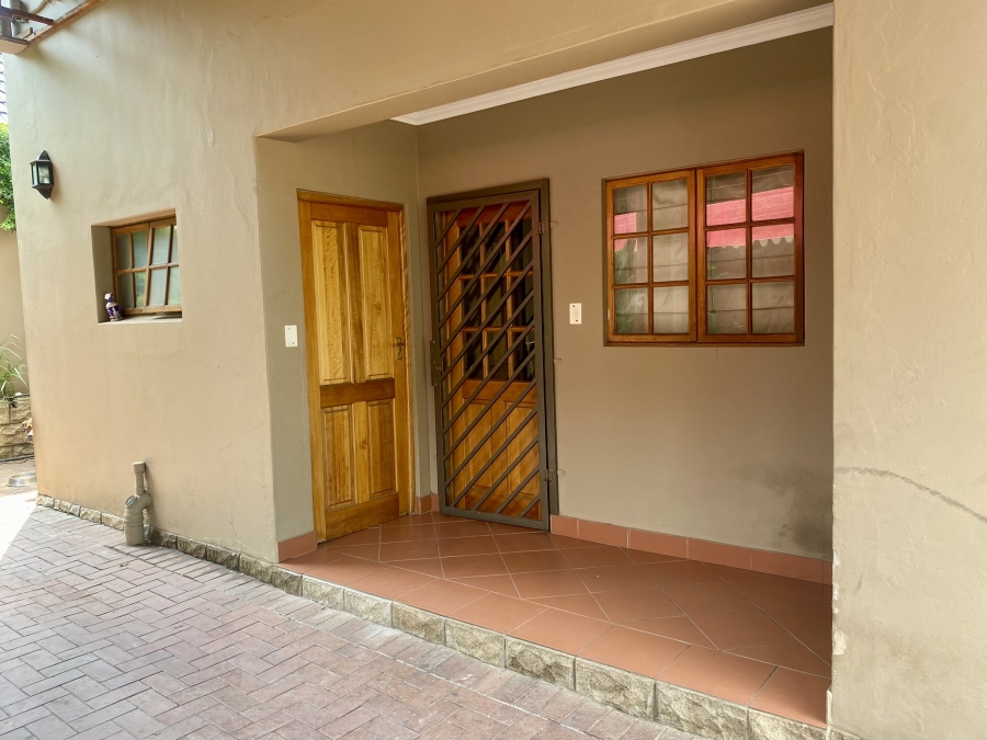 6 Bedroom Property for Sale in Edenburg Gauteng