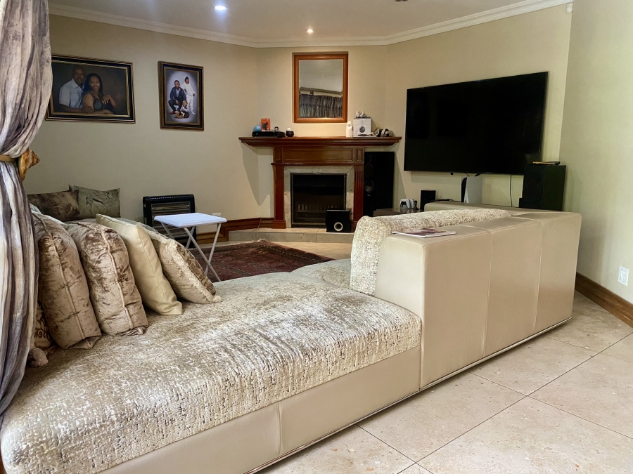 6 Bedroom Property for Sale in Edenburg Gauteng