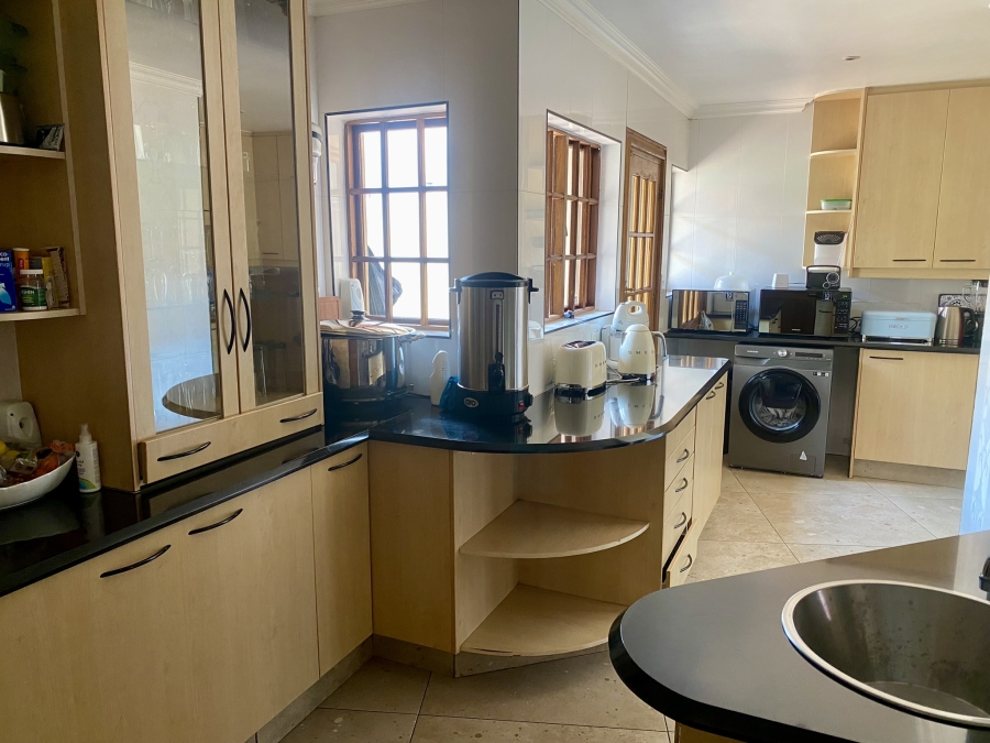 6 Bedroom Property for Sale in Edenburg Gauteng