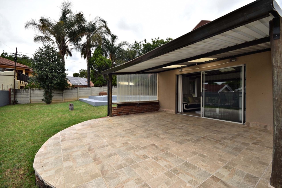 4 Bedroom Property for Sale in Bromhof Gauteng