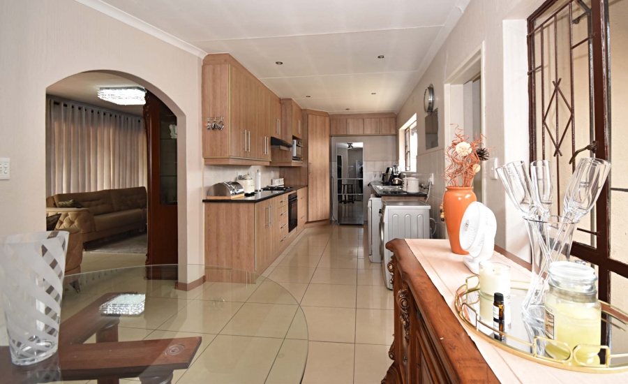 4 Bedroom Property for Sale in Bromhof Gauteng