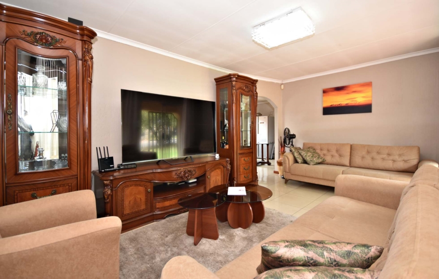 4 Bedroom Property for Sale in Bromhof Gauteng