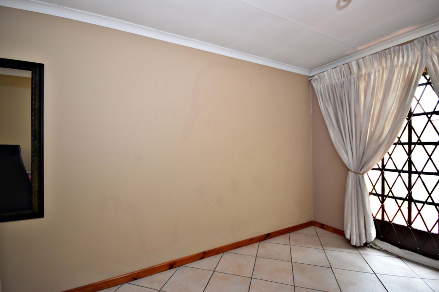 4 Bedroom Property for Sale in Bromhof Gauteng