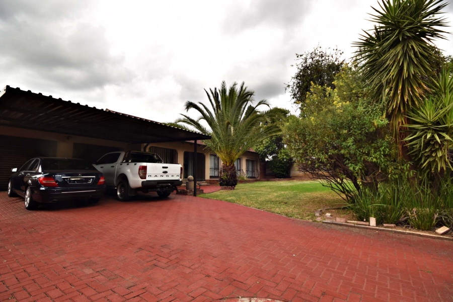 4 Bedroom Property for Sale in Bromhof Gauteng