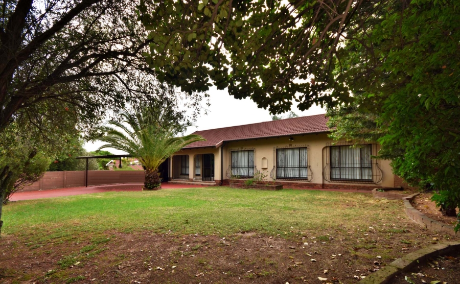 4 Bedroom Property for Sale in Bromhof Gauteng