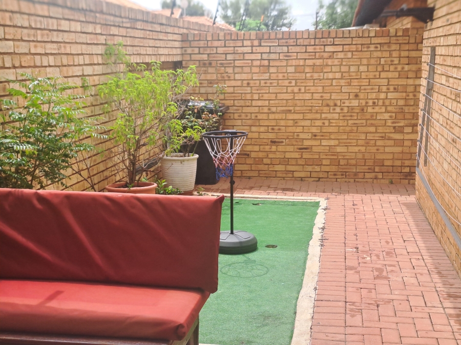 3 Bedroom Property for Sale in New Redruth Gauteng