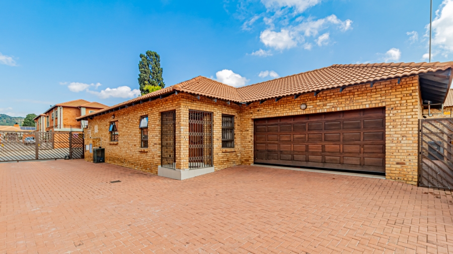 3 Bedroom Property for Sale in New Redruth Gauteng