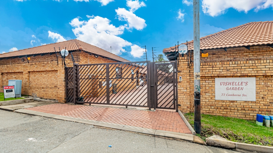 3 Bedroom Property for Sale in New Redruth Gauteng