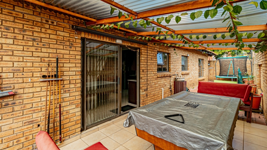 3 Bedroom Property for Sale in New Redruth Gauteng