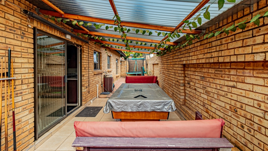 3 Bedroom Property for Sale in New Redruth Gauteng