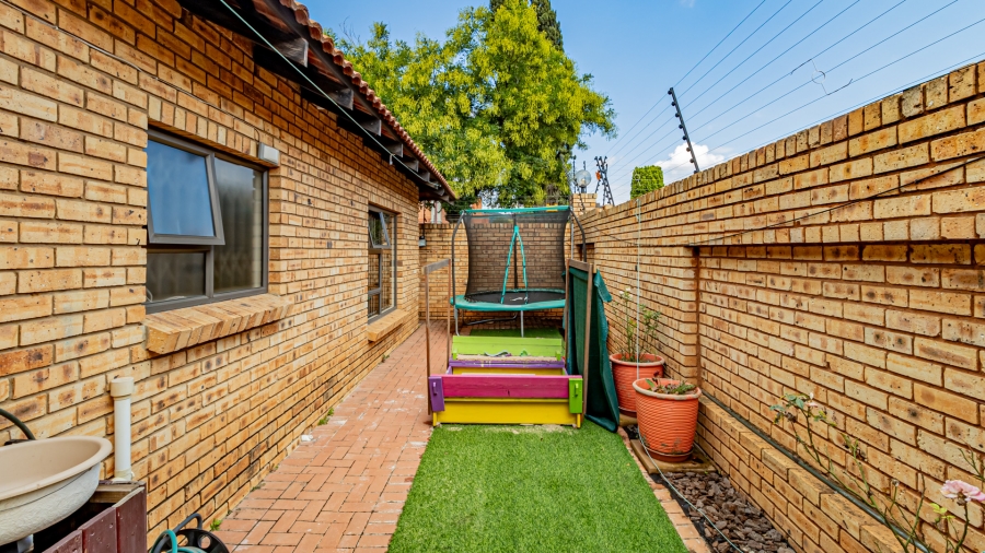 3 Bedroom Property for Sale in New Redruth Gauteng