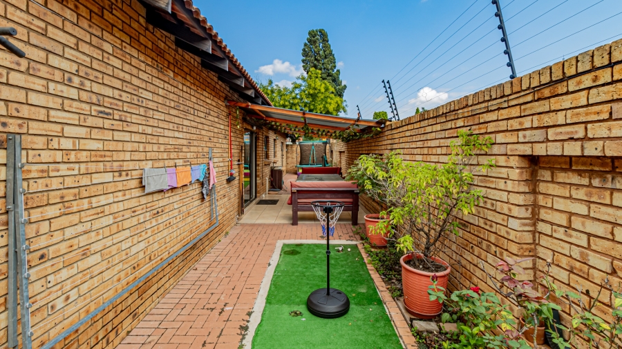 3 Bedroom Property for Sale in New Redruth Gauteng