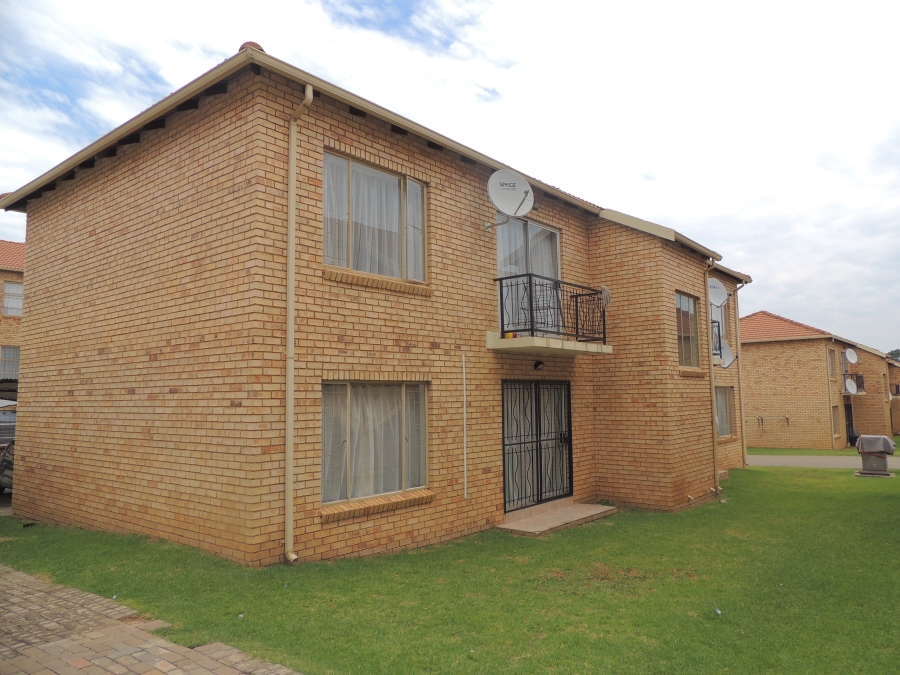 To Let 2 Bedroom Property for Rent in Greenhills Gauteng