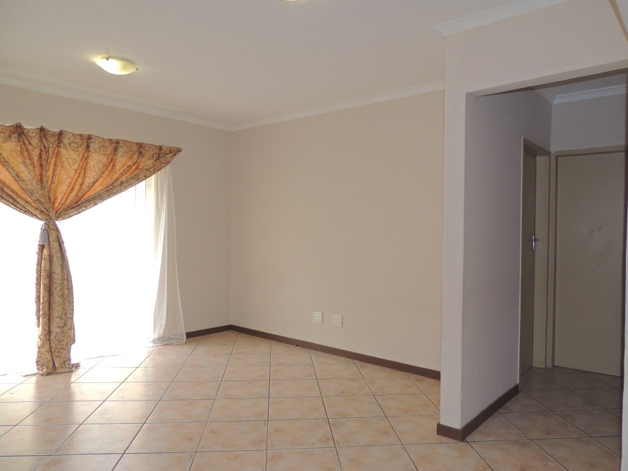 To Let 2 Bedroom Property for Rent in Greenhills Gauteng