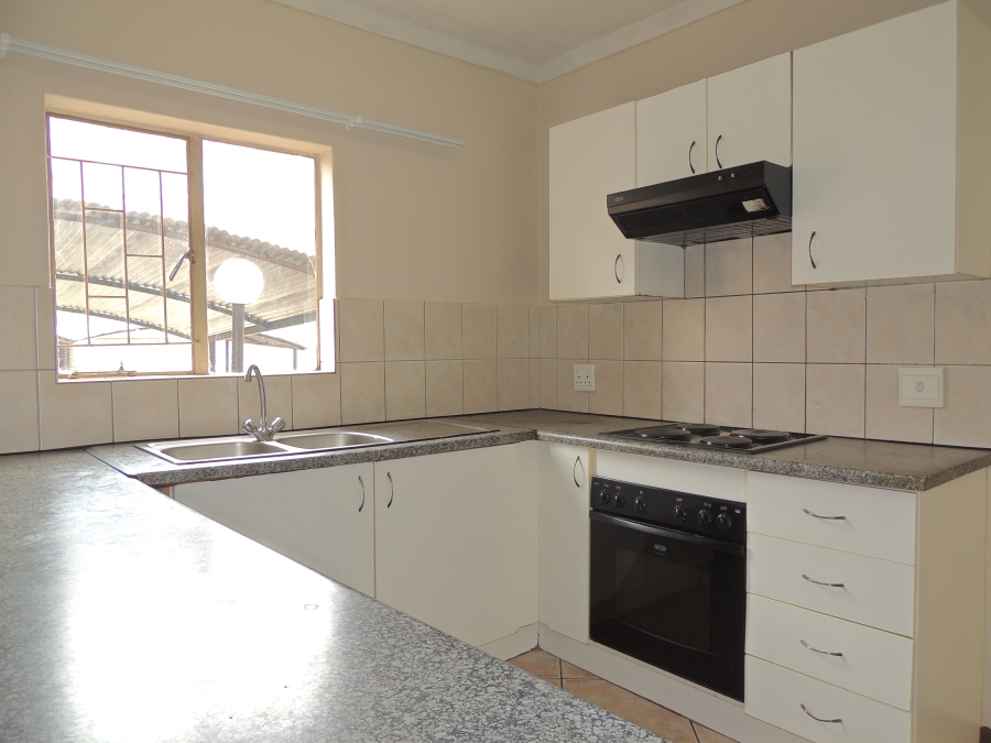 To Let 2 Bedroom Property for Rent in Greenhills Gauteng