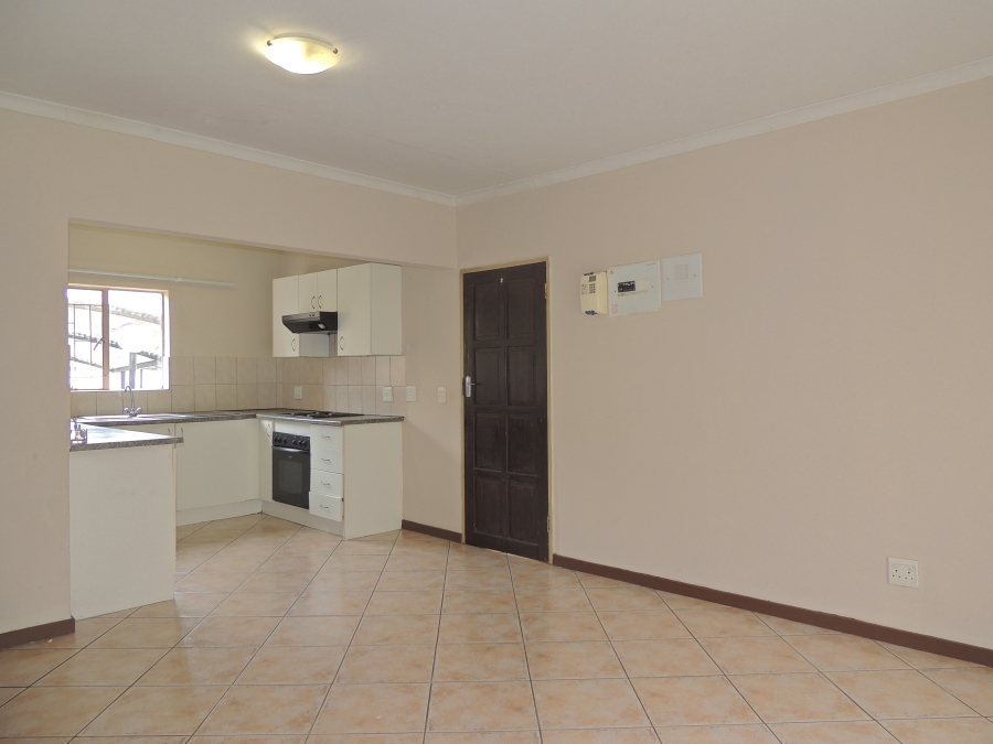 To Let 2 Bedroom Property for Rent in Greenhills Gauteng